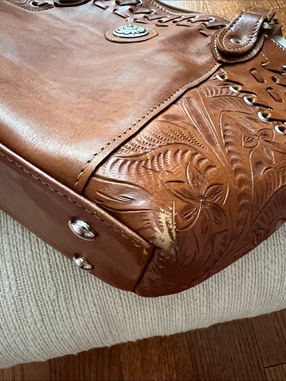 American West Tan Leather Shoulder Bag with Silver Concho - Picture 9 of 9